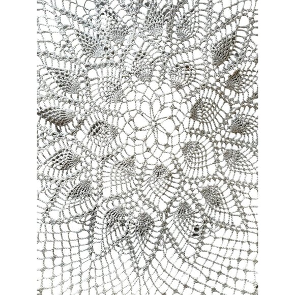 Hand Crocheted Doily Centerpiece 23" Diameter Ruffled Edge White Cotton Wedding - Picture 3 of 10